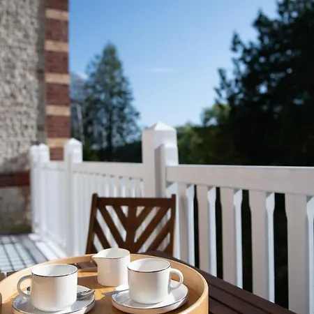 ゲストハウス Eliane - Parking Prive 4*