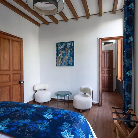 Eliane - Parking Prive Πανσιόν