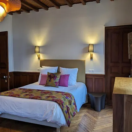 Eliane - Parking Prive Πανσιόν