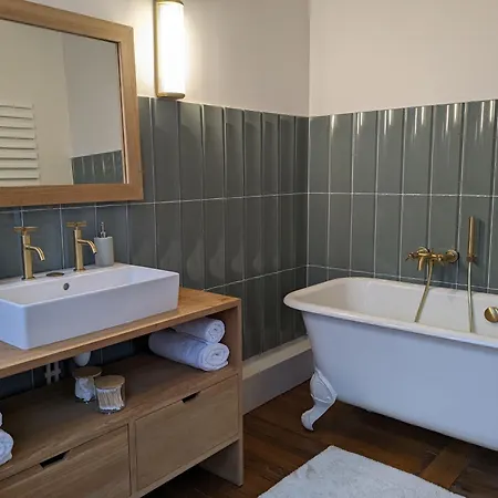 Eliane - Parking Prive Ετρετά