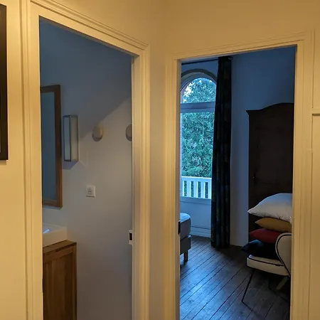 Πανσιόν Eliane - Parking Prive 4*