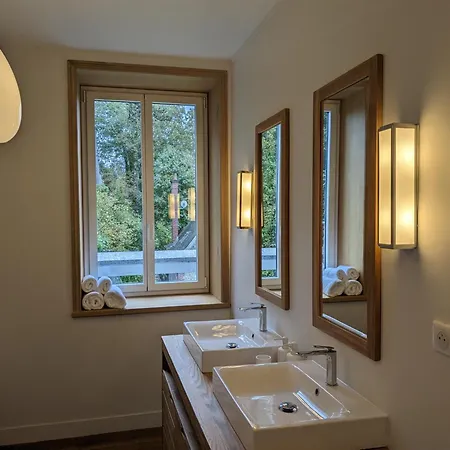 Πανσιόν Eliane - Parking Prive 4*