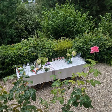 Πανσιόν Eliane - Parking Prive 4*