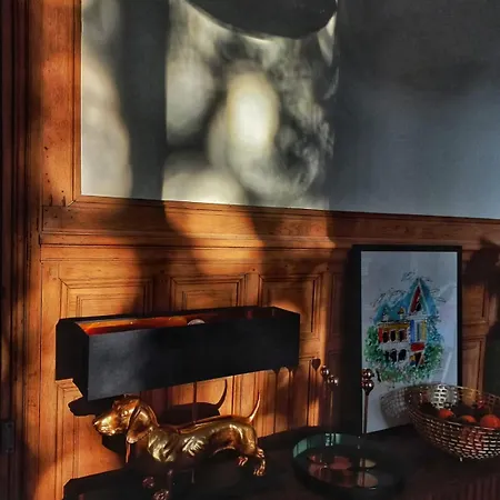 Eliane - Parking Prive Πανσιόν