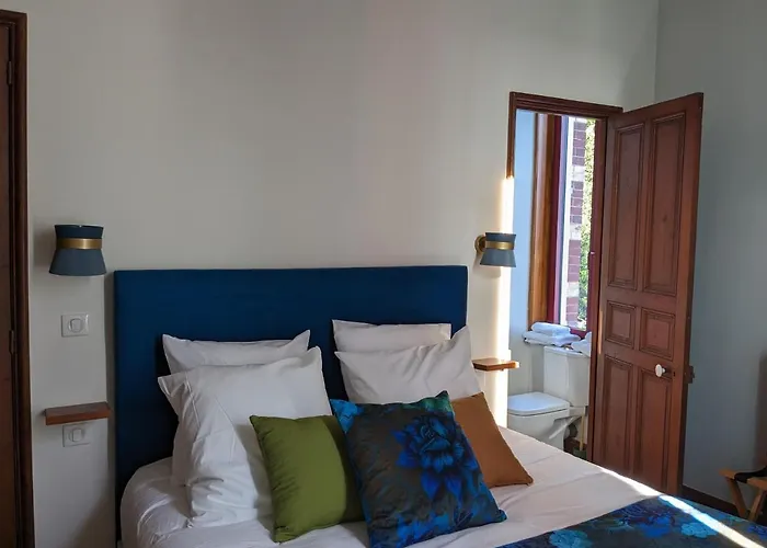 Eliane - Parking Prive 招待所 4*